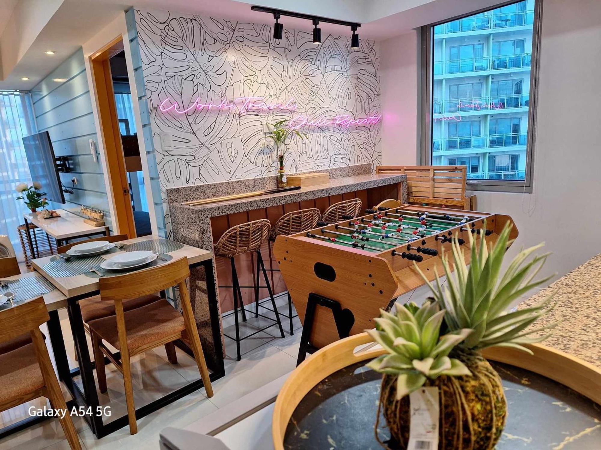Manila Urban Resort At Azure Ngoại thất bức ảnh