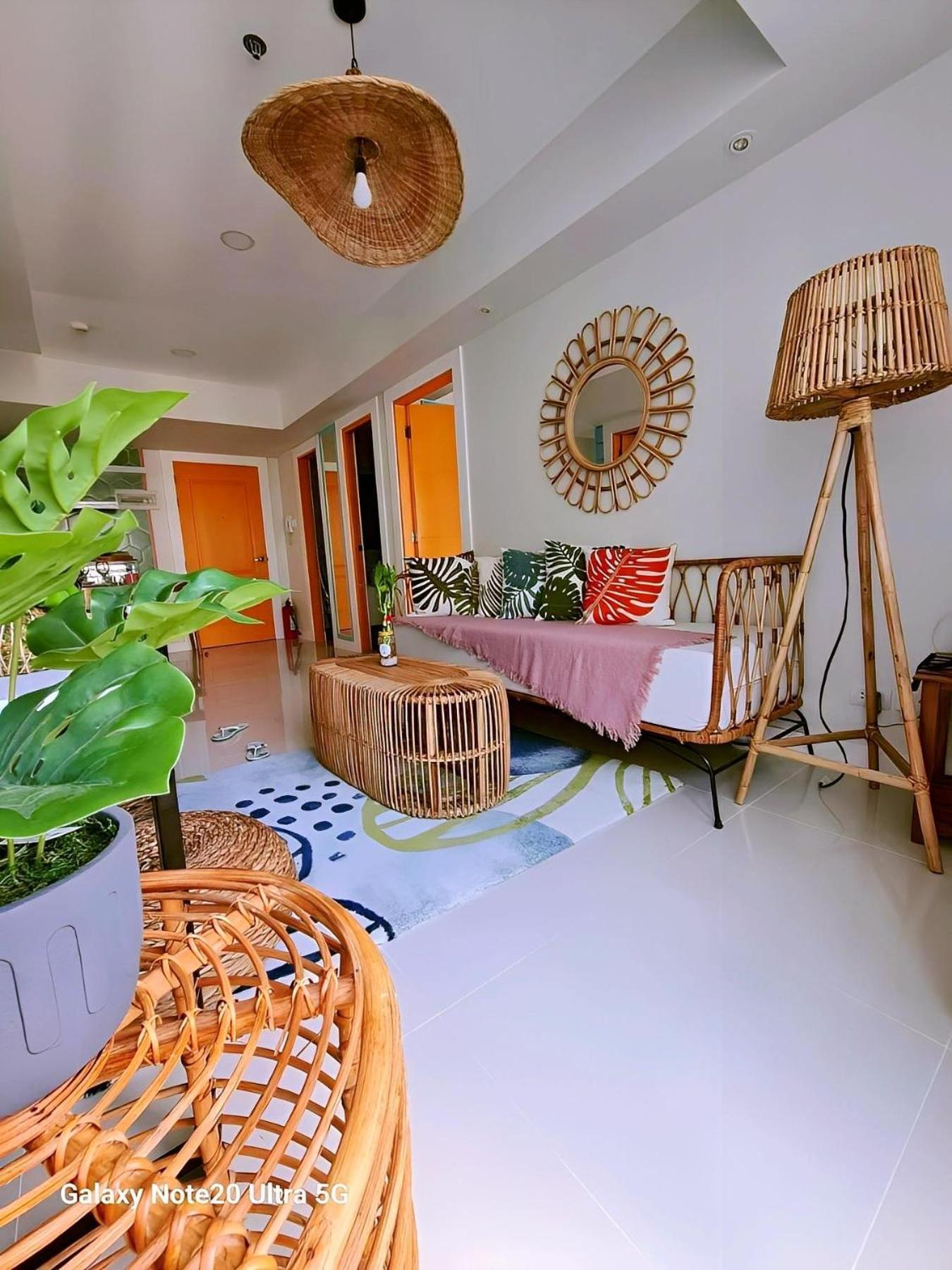 Manila Urban Resort At Azure Ngoại thất bức ảnh