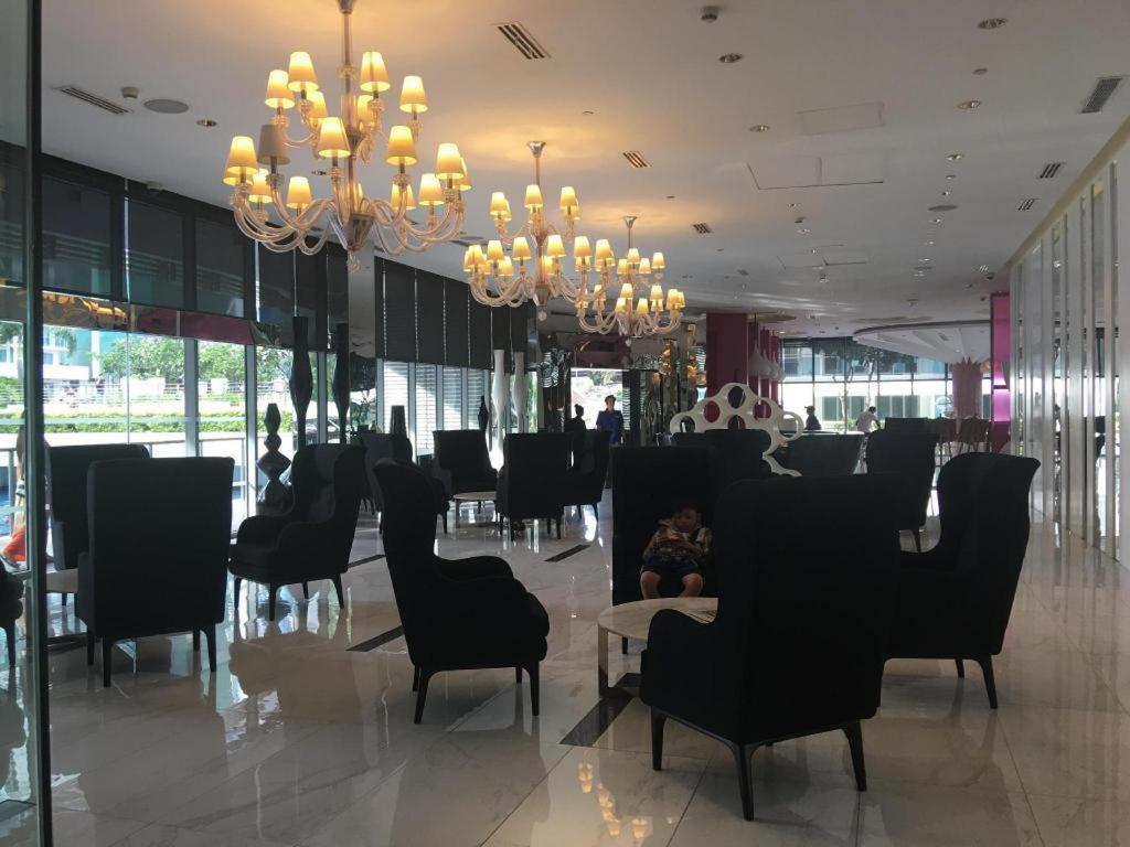 Manila Urban Resort At Azure Ngoại thất bức ảnh