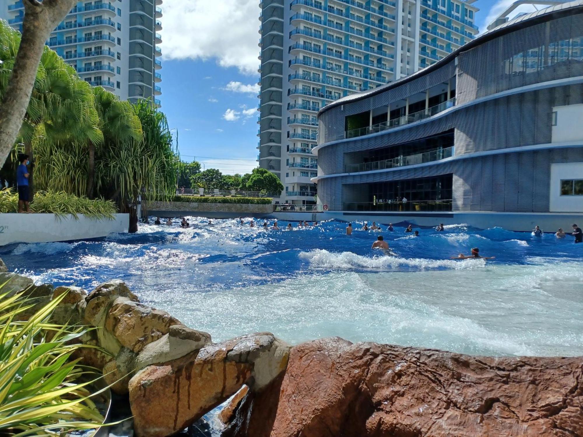 Manila Urban Resort At Azure Ngoại thất bức ảnh