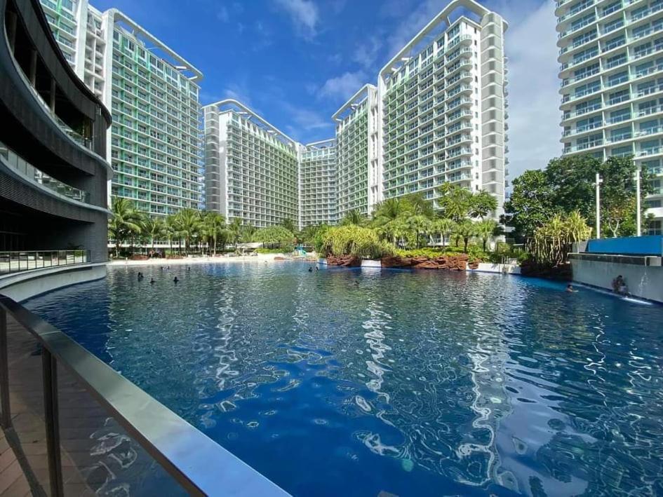 Manila Urban Resort At Azure Ngoại thất bức ảnh