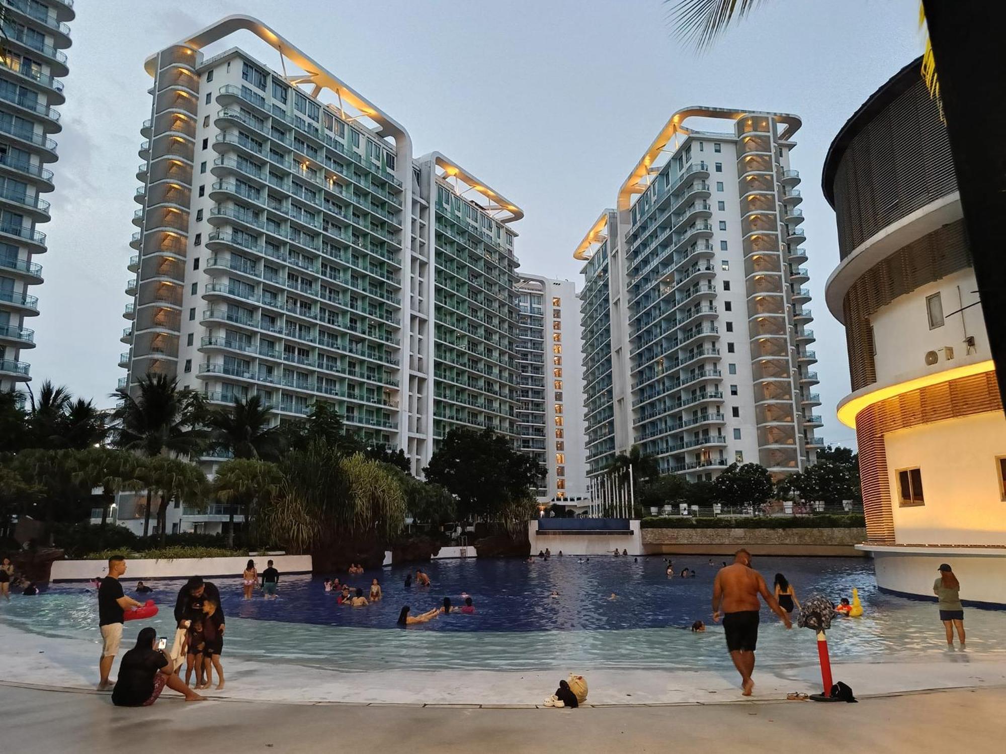 Manila Urban Resort At Azure Ngoại thất bức ảnh