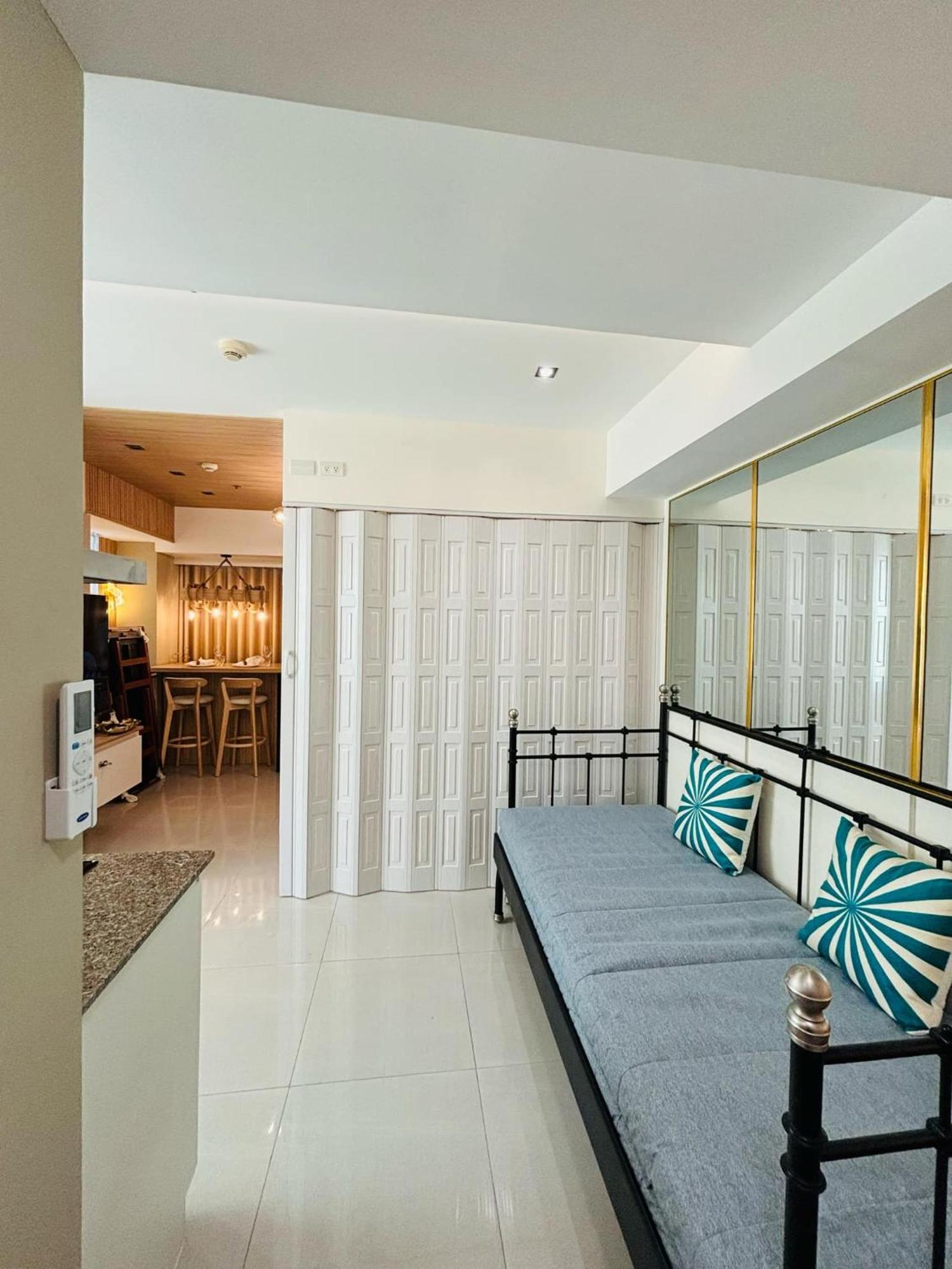 Manila Urban Resort At Azure Ngoại thất bức ảnh
