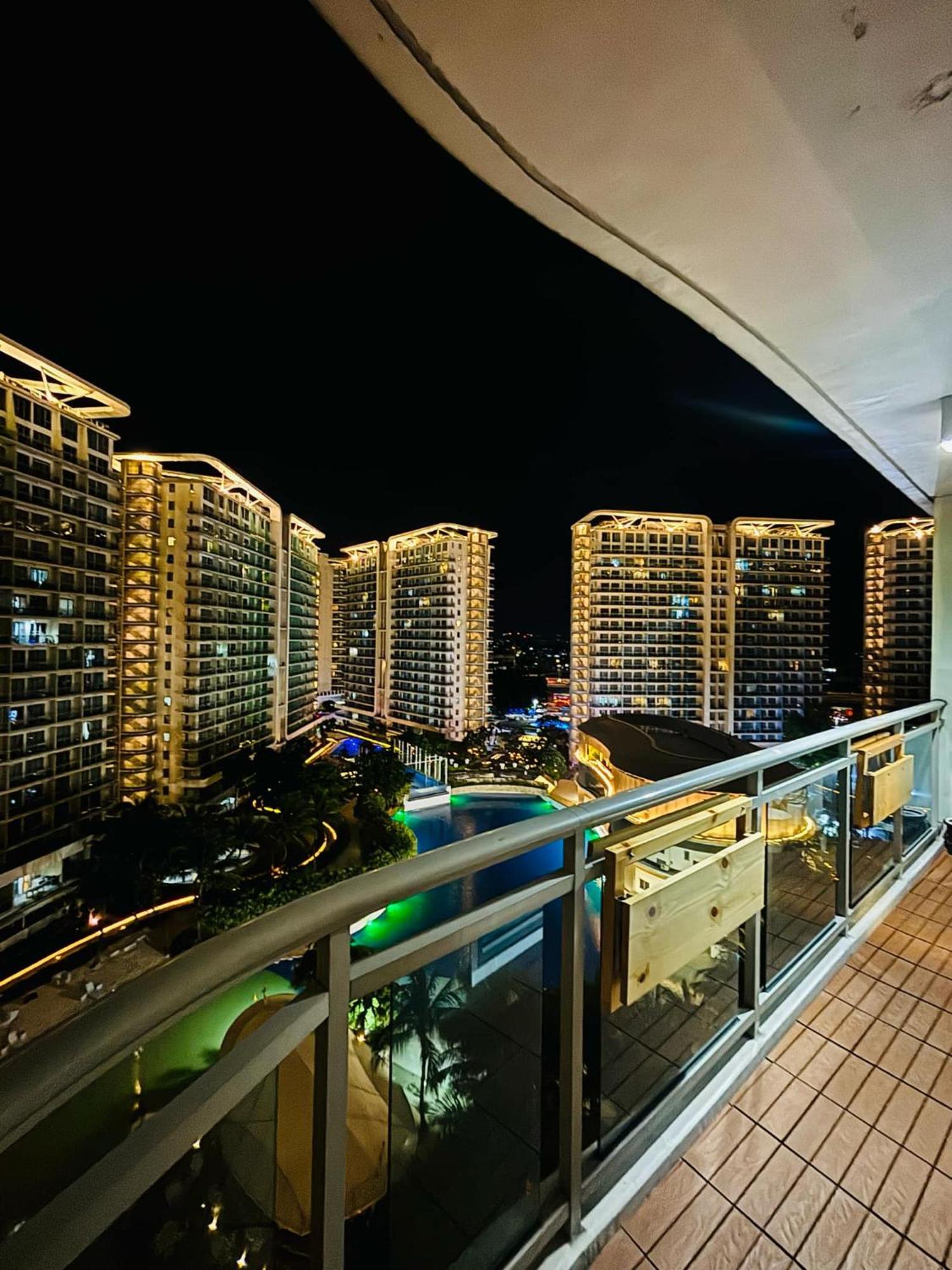 Manila Urban Resort At Azure Ngoại thất bức ảnh