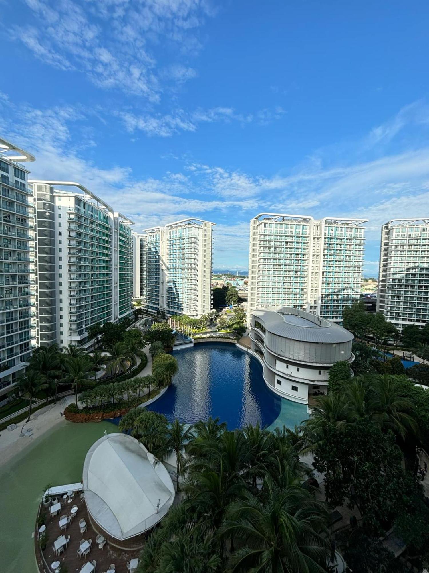 Manila Urban Resort At Azure Ngoại thất bức ảnh