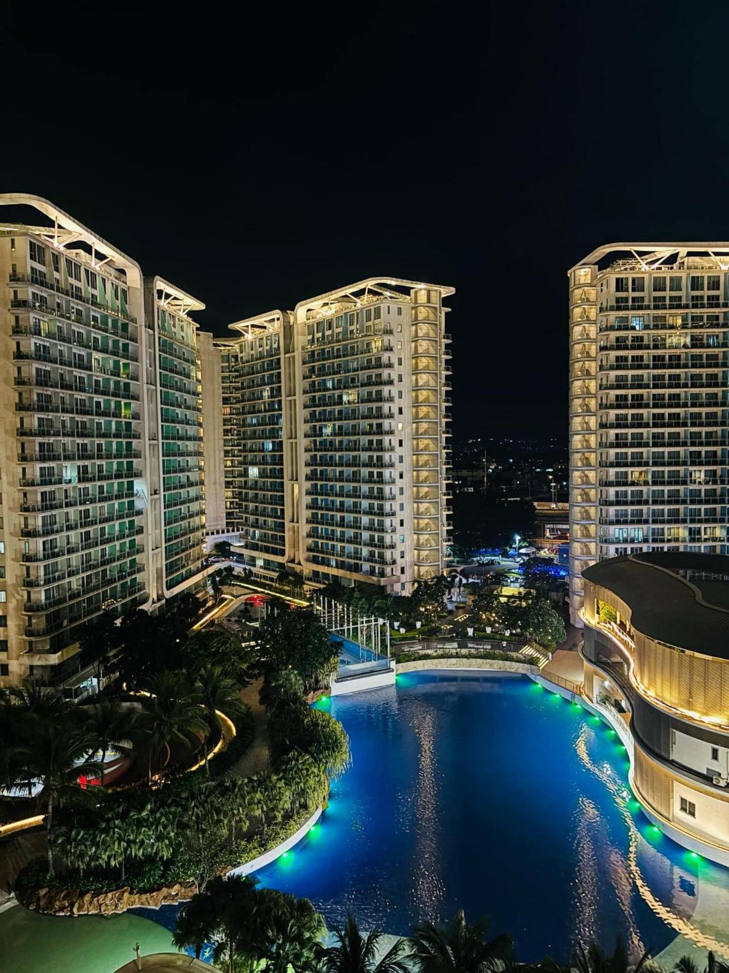 Manila Urban Resort At Azure Ngoại thất bức ảnh