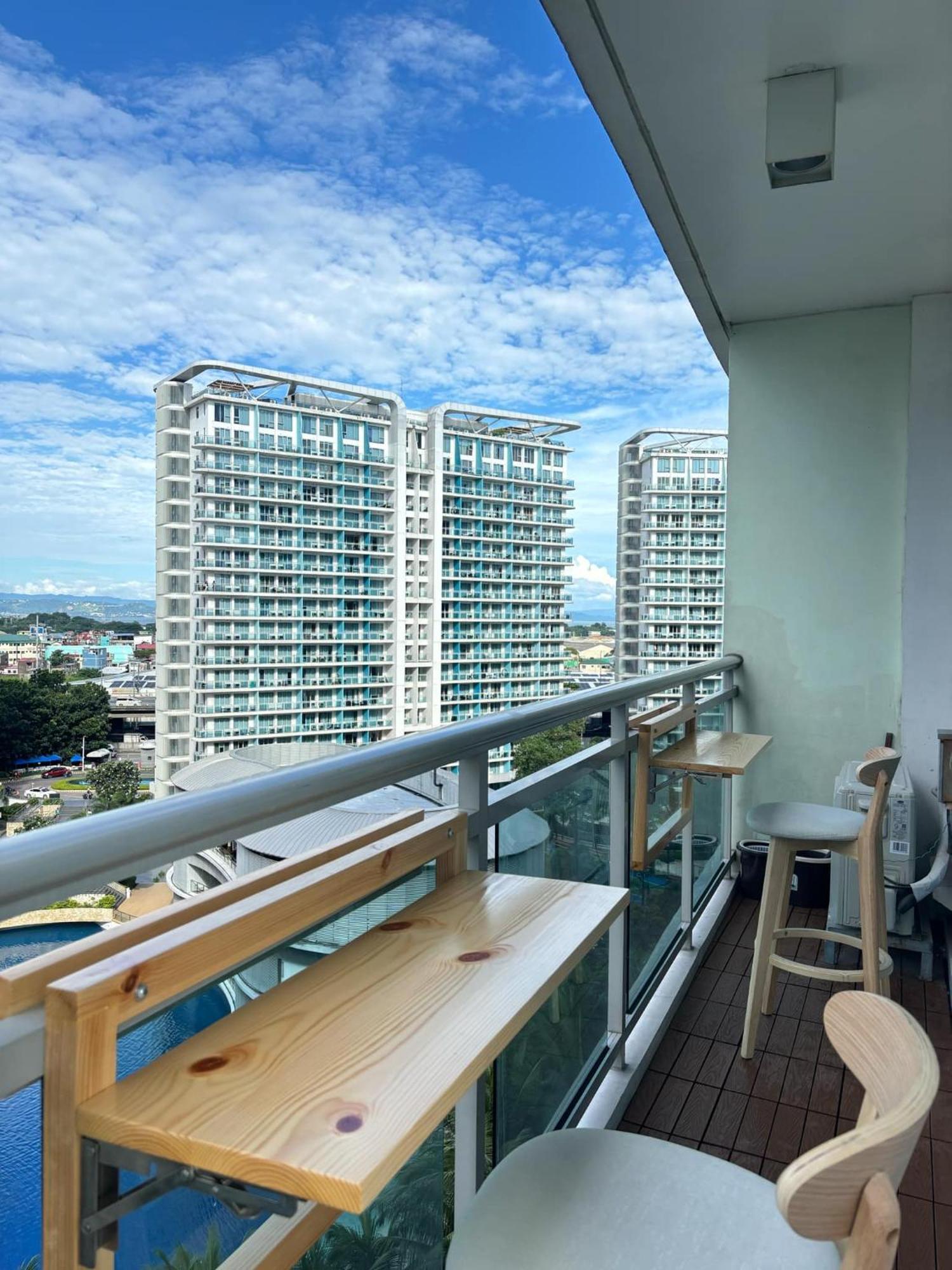 Manila Urban Resort At Azure Ngoại thất bức ảnh