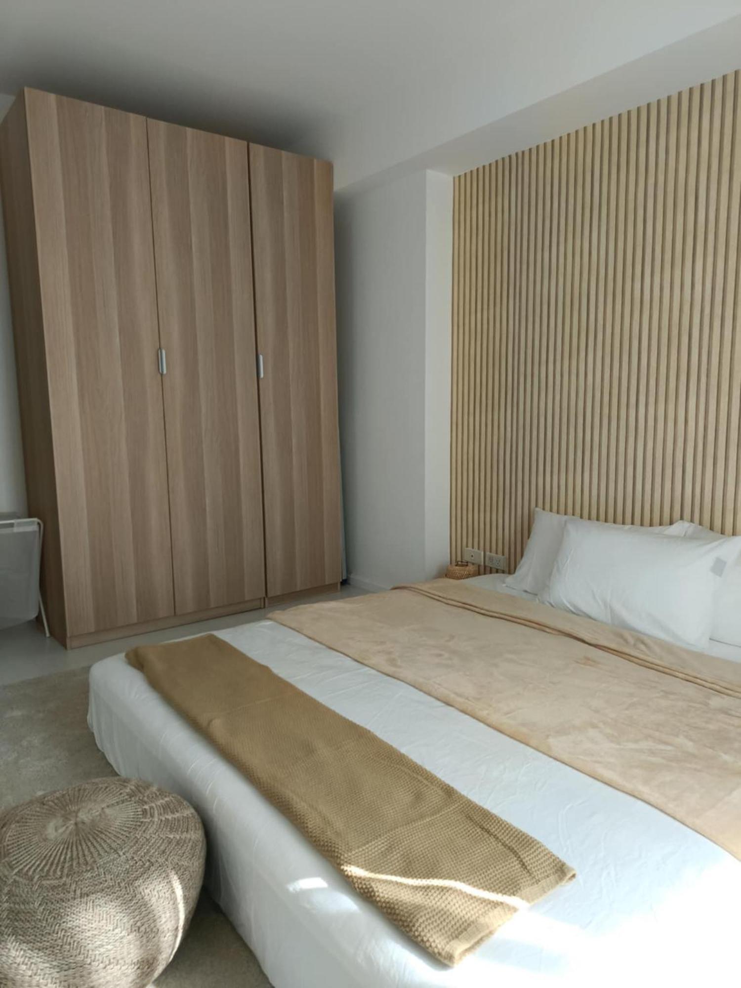 Manila Urban Resort At Azure Ngoại thất bức ảnh
