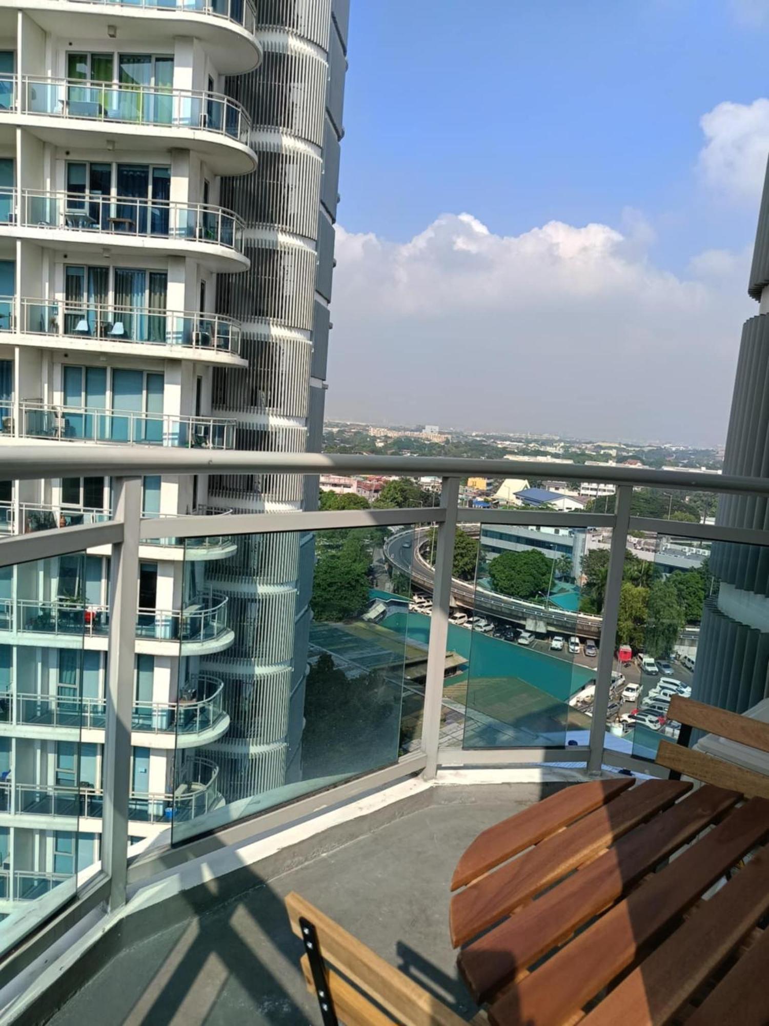 Manila Urban Resort At Azure Ngoại thất bức ảnh